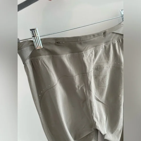 Lululemon - Picture 3 of 4